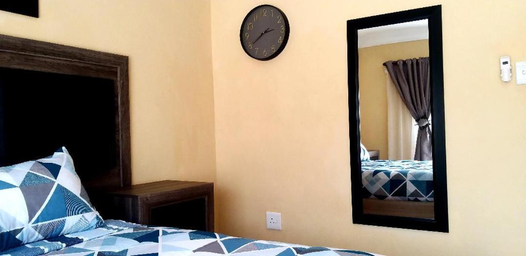 Tshukudu E Ntsho Bed & Breakfast Mogwase Ngoại thất bức ảnh