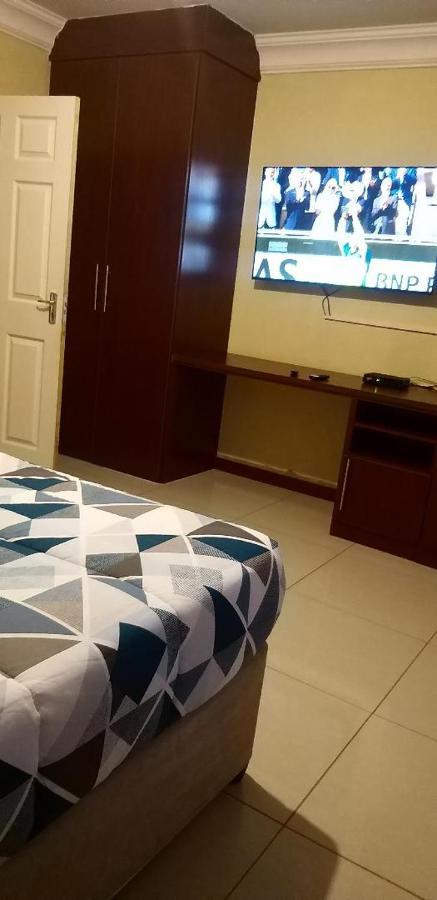 Tshukudu E Ntsho Bed & Breakfast Mogwase Ngoại thất bức ảnh