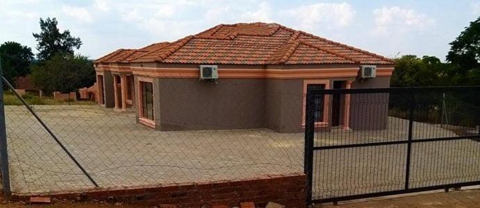 Tshukudu E Ntsho Bed & Breakfast Mogwase Ngoại thất bức ảnh