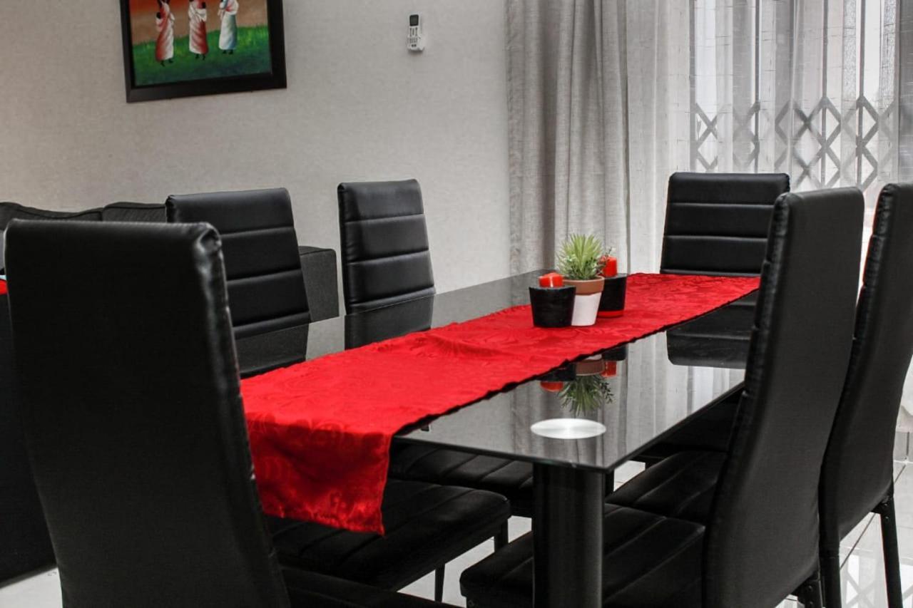 Tshukudu E Ntsho Bed & Breakfast Mogwase Ngoại thất bức ảnh