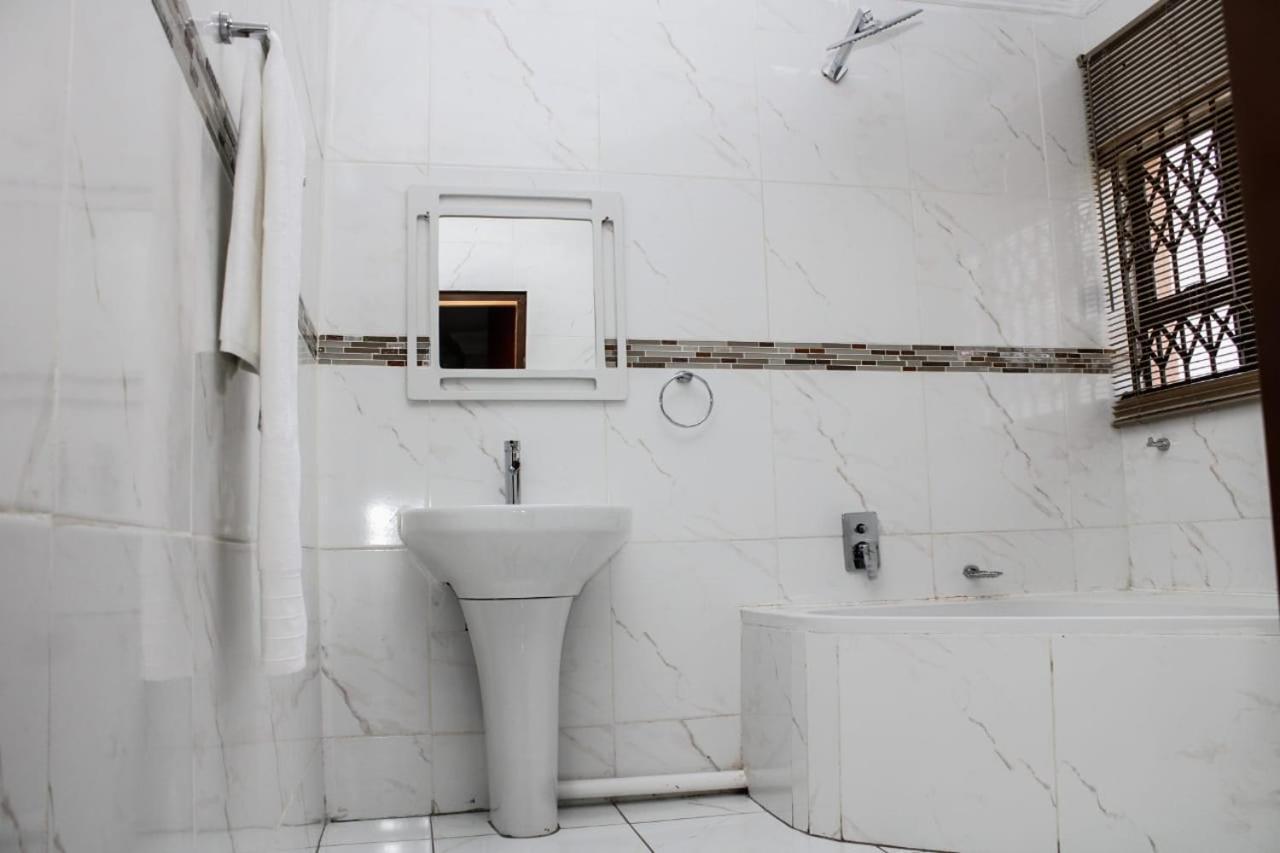 Tshukudu E Ntsho Bed & Breakfast Mogwase Ngoại thất bức ảnh