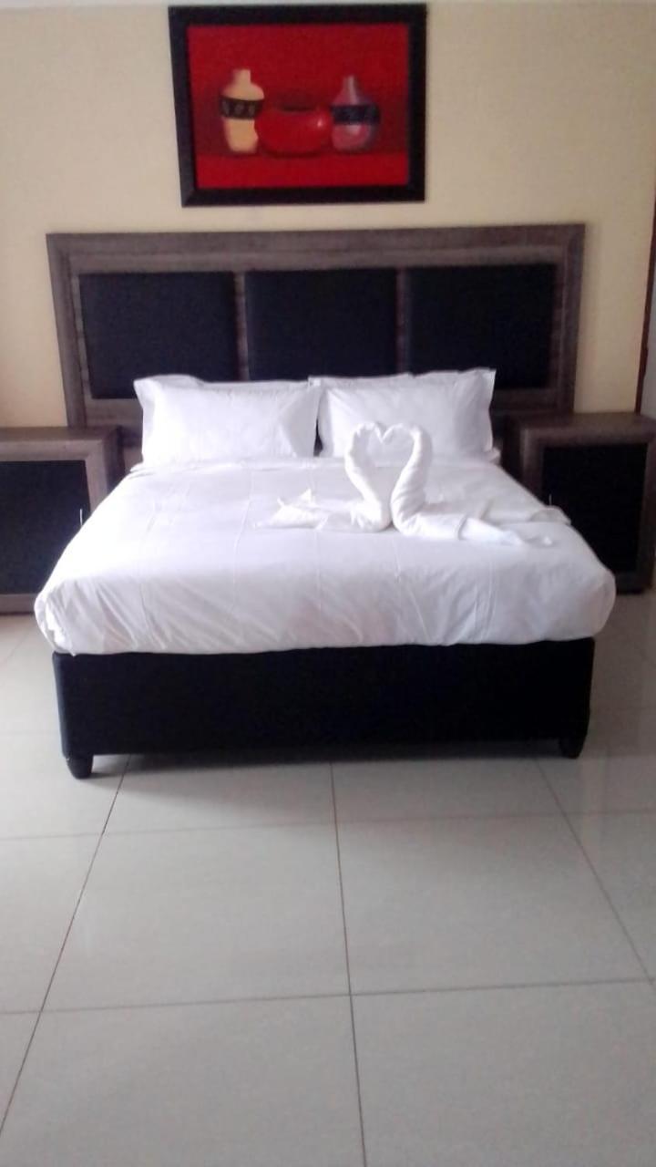Tshukudu E Ntsho Bed & Breakfast Mogwase Ngoại thất bức ảnh